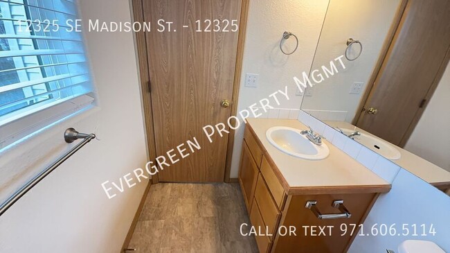 Building Photo - Cozy 3BR/2.5BA with Private Backyard & Att...