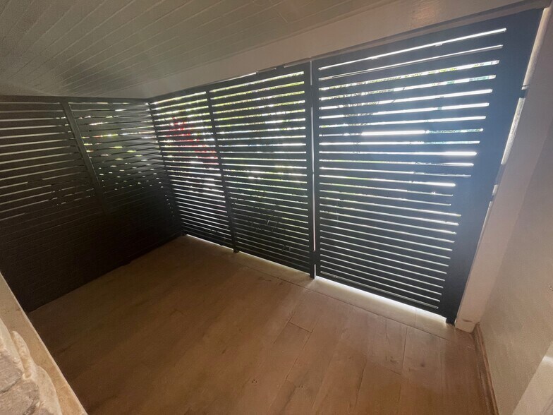 Building Photo - 2510 SW 27th St