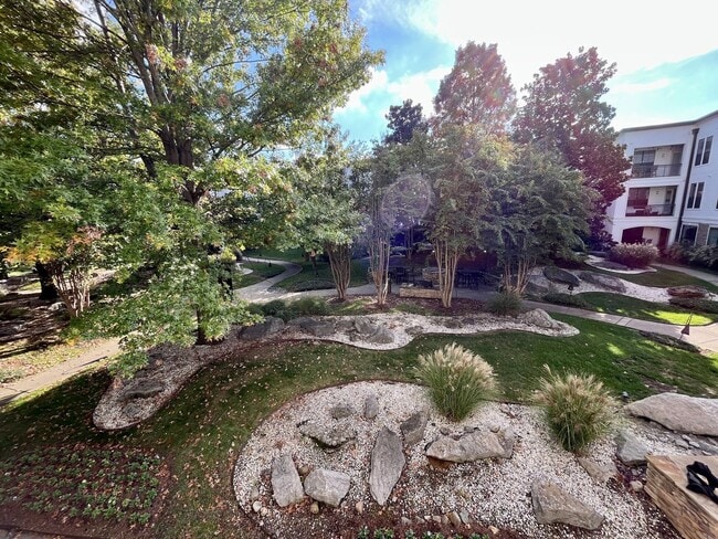 Building Photo - BEAUTIFUL CONDO WITH AMENITIES NEAR VANDER...