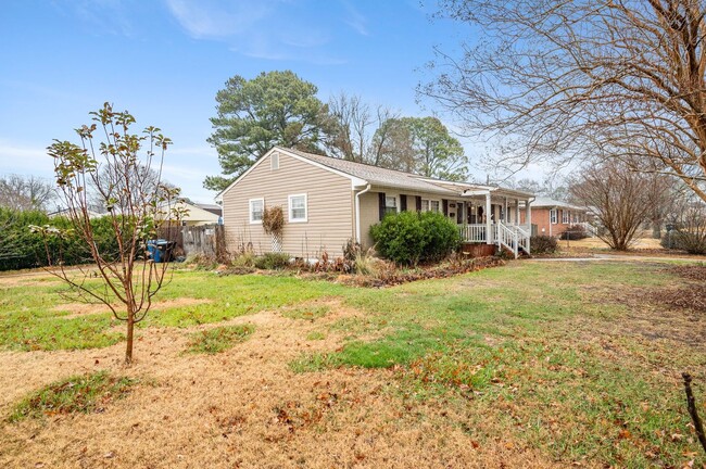 Building Photo - 4BR/2BA in Virginia Beach!  Close to VB To...