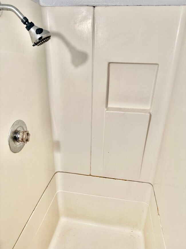 Building Photo - 1220 Academy Ave