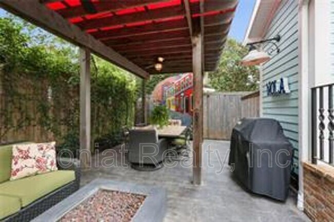 Building Photo - 1026 Arabella St