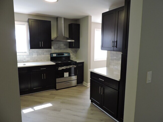 Building Photo - 407 Beechwood Dr