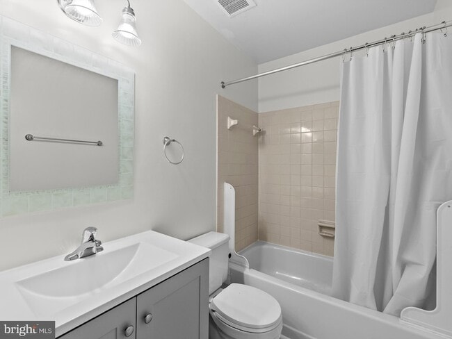 Building Photo - 2178 Mager Dr