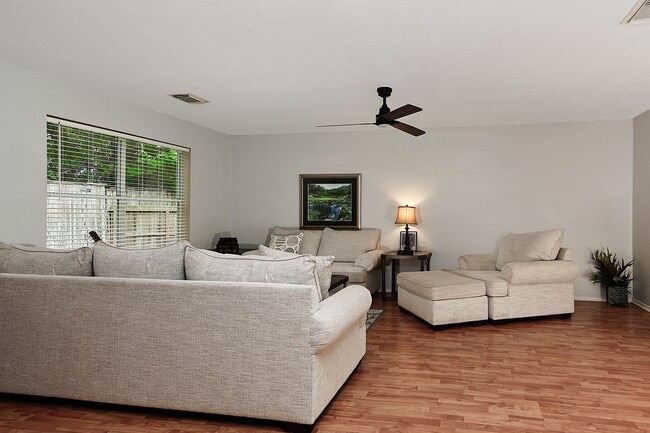 Building Photo - 127 Hockenberry Ct