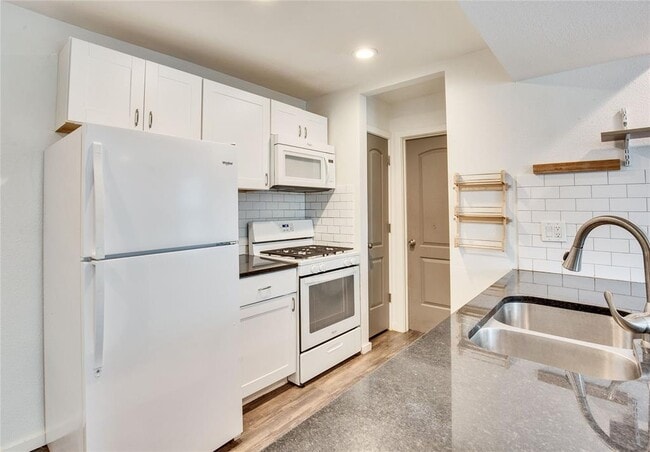 Building Photo - 7305 Grand Canyon Dr