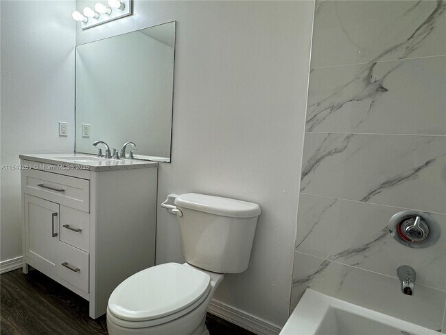 Building Photo - 9300 Fontainebleau Blvd