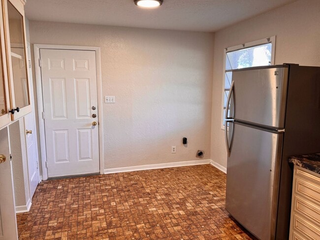 Building Photo - Adorable Mid Century Modern home on a corner lot!