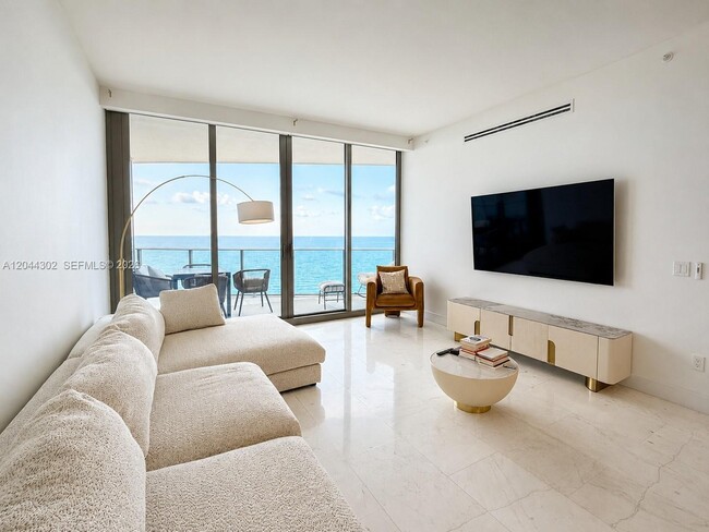 Building Photo - 15701 Collins Ave
