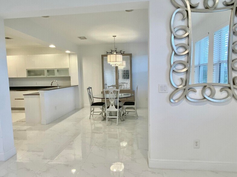Building Photo - 850 Millbrae Ct