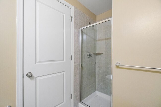 Building Photo - 205 Roosevelt Dr