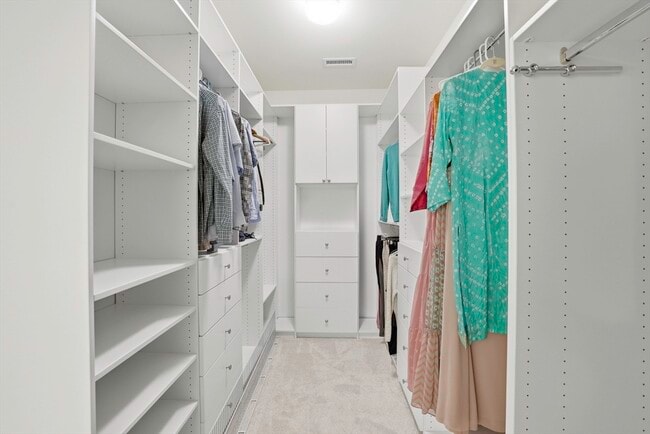 Building Photo - 4 Winslow Ln