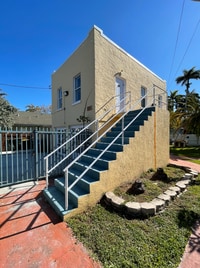 Building Photo - 137 SE 1st Ave