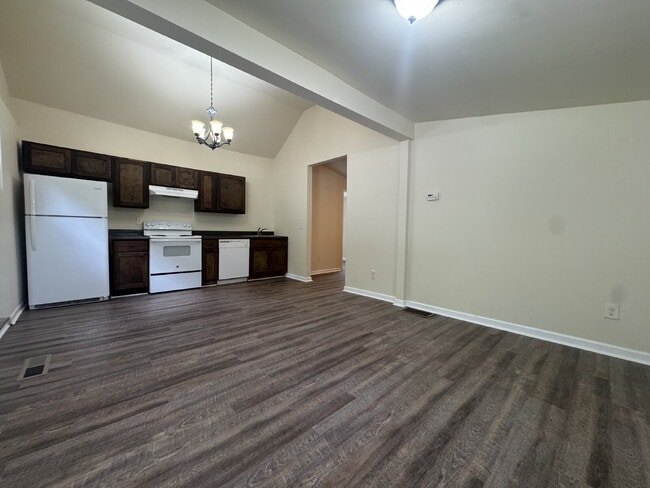 Building Photo - North Hall Cottage Available Soon!