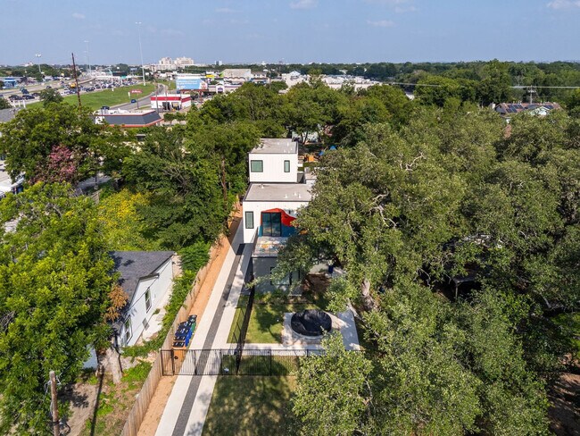 Building Photo - 4407 Merle Dr