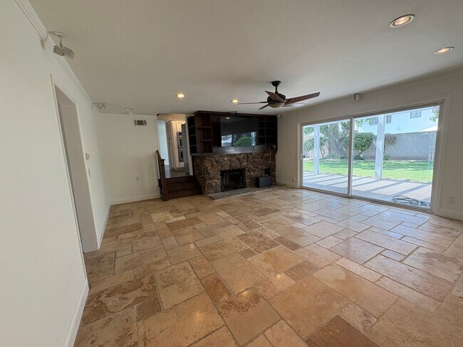 Building Photo - Spacious House - 2 stories - 4 Bedrooms + 2.5 Baths & large 2 car garage