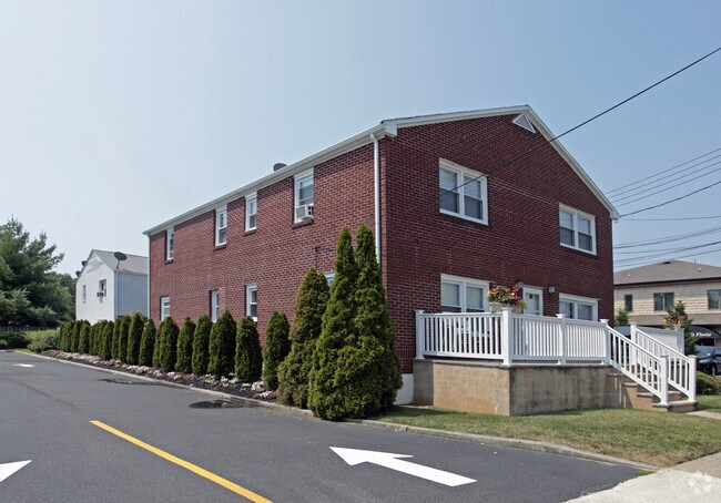 Building Photo - 819 16th Ave