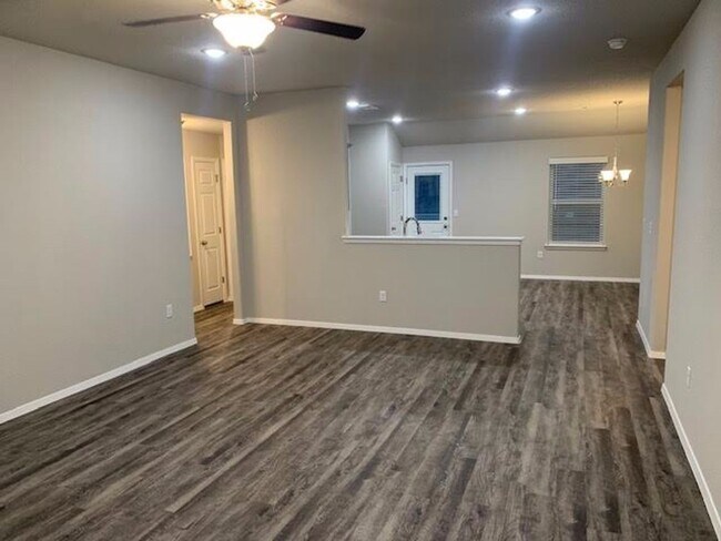 Building Photo - Spacious and Comfy 4 bedroom house in Bentonville! FOR RENT