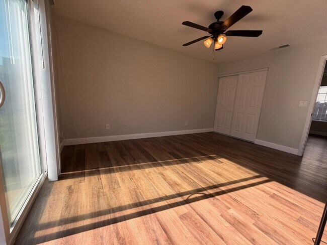 Building Photo - 8267 Moorhaven Way