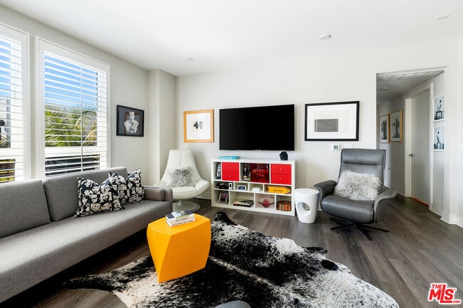 Building Photo - 6030 S Seabluff Dr