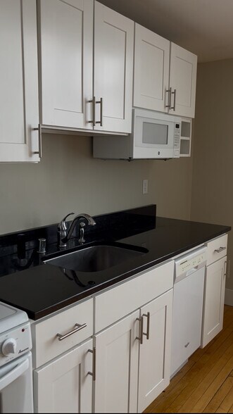 Building Photo - 3 Pleasant Ave