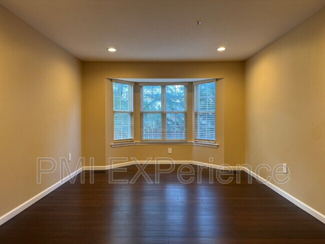 Building Photo - 9203 Sandy Creek Rd