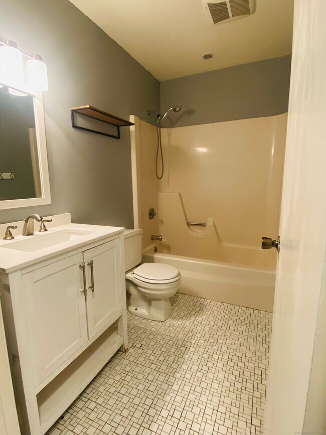 Building Photo - 507 Twin Circle Dr