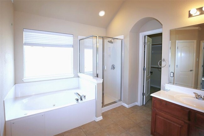 Building Photo - 2002 Singing Hls