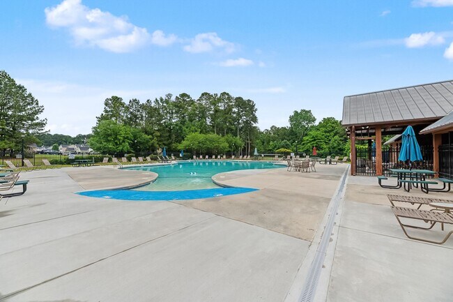 Building Photo - 247 Clayburne Dr