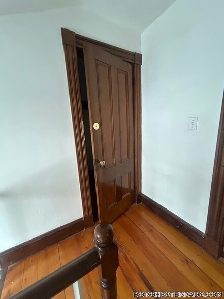 Building Photo - 547 Talbot Ave