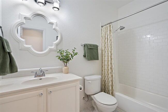 Building Photo - 407 Highland Village Dr
