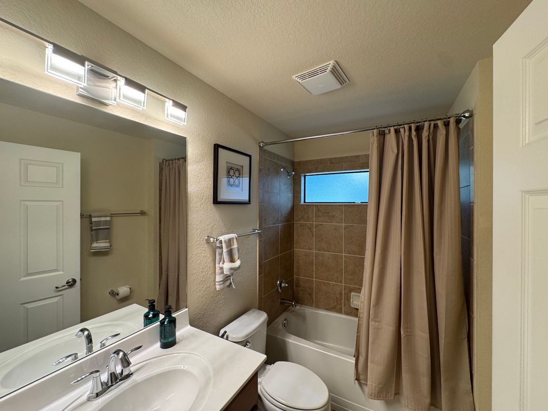 Building Photo - 9844 Venezia Cir