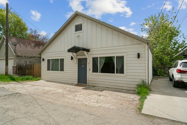 Building Photo - 823 S 900 E
