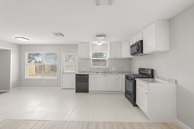 Building Photo - 2934 Cypress Island Dr
