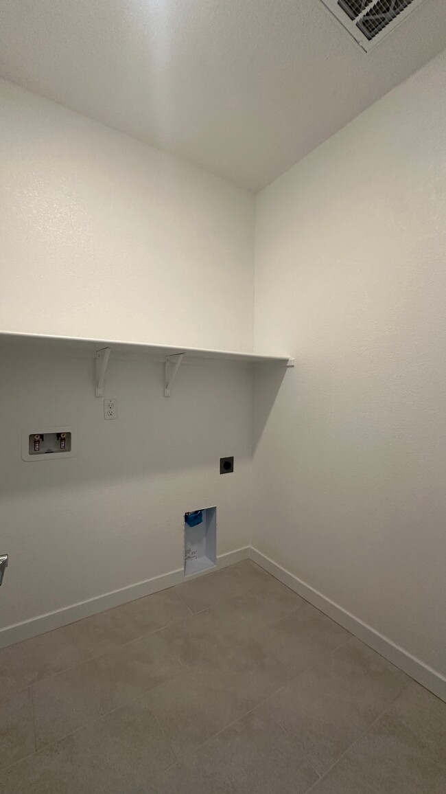 Building Photo - 4144 Gold Beam Wy