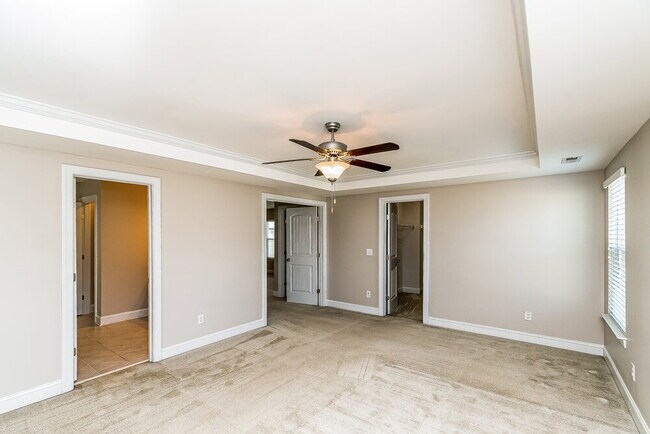 Building Photo - 61 Roterham Dr