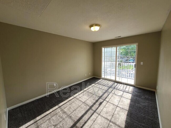 Building Photo - 1305-1200 1200 W