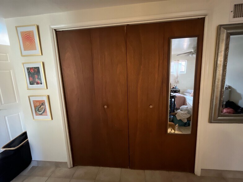 Building Photo - 1703 E 13th St