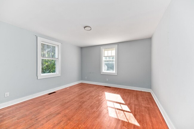 Building Photo - Charming All-Brick Home in Prime Charleston Location