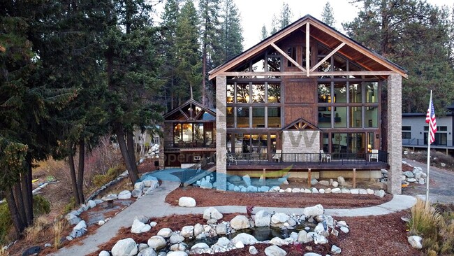 Building Photo - Stunning Luxury Hayden Lake Lodge with 5 B...