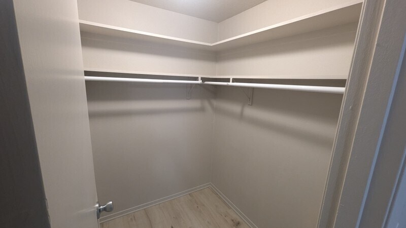 Building Photo - 600 N 2450 E