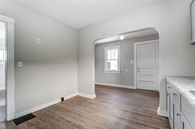 Building Photo - Three Bedroom Home for Lease in Dayton!