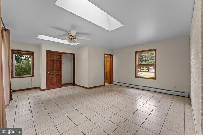 Building Photo - 158 W Butler Ave
