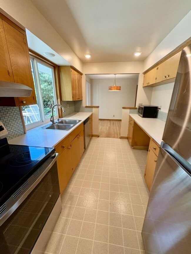 Building Photo - |NEW| ~ Charming Cedar Hills Ranch – Great Location! ~ Accepting Applications April 26 @ 5AM!