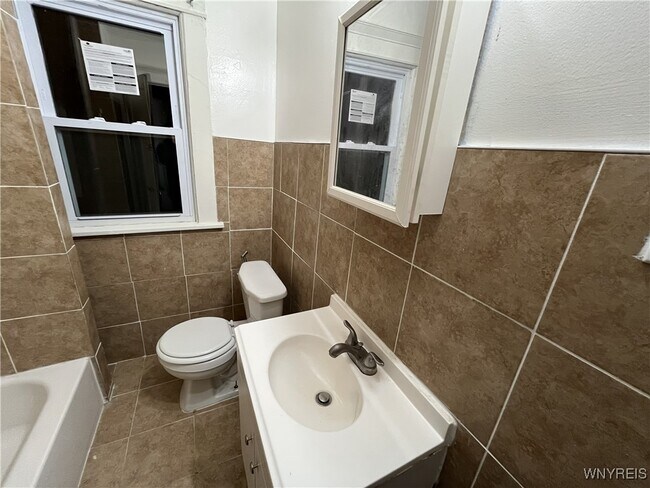 Building Photo - 168 Rodney Ave