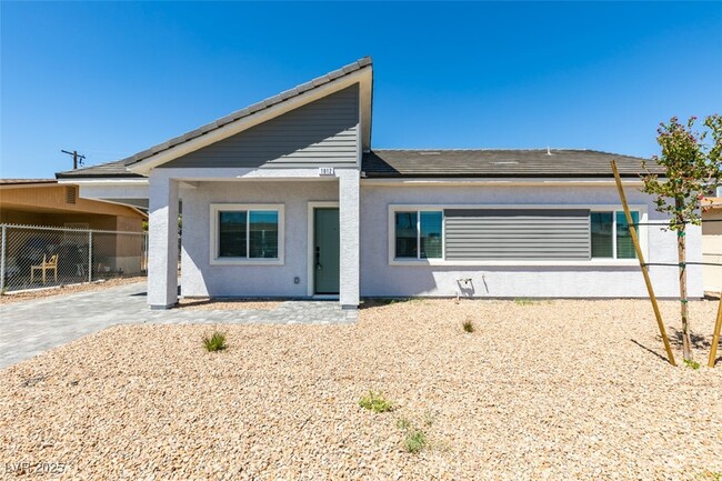 Primary Photo - 1912 Carver Ave