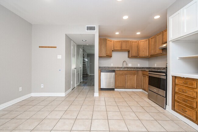 Building Photo - 6111 Fondren Rd