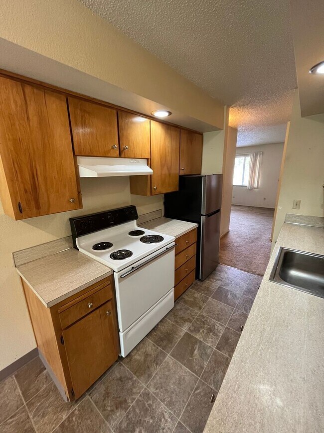 Building Photo - 1 Bed/1 Bath with River Views! Riviera Ridge Apartments