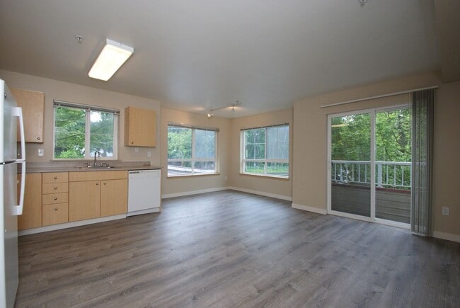 Building Photo - 4902 Aurora Ave N