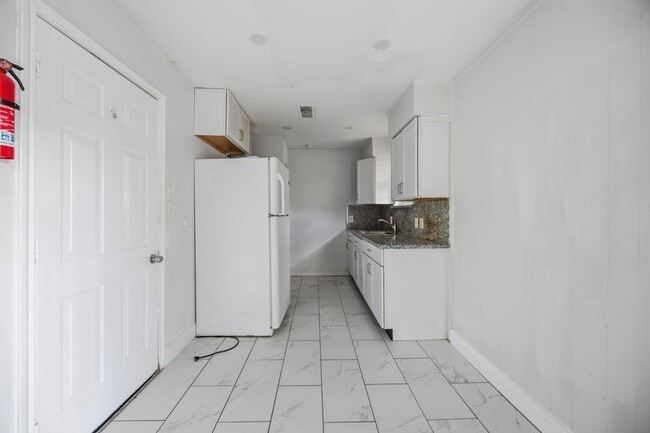 Building Photo - 12659 Chiswick Rd